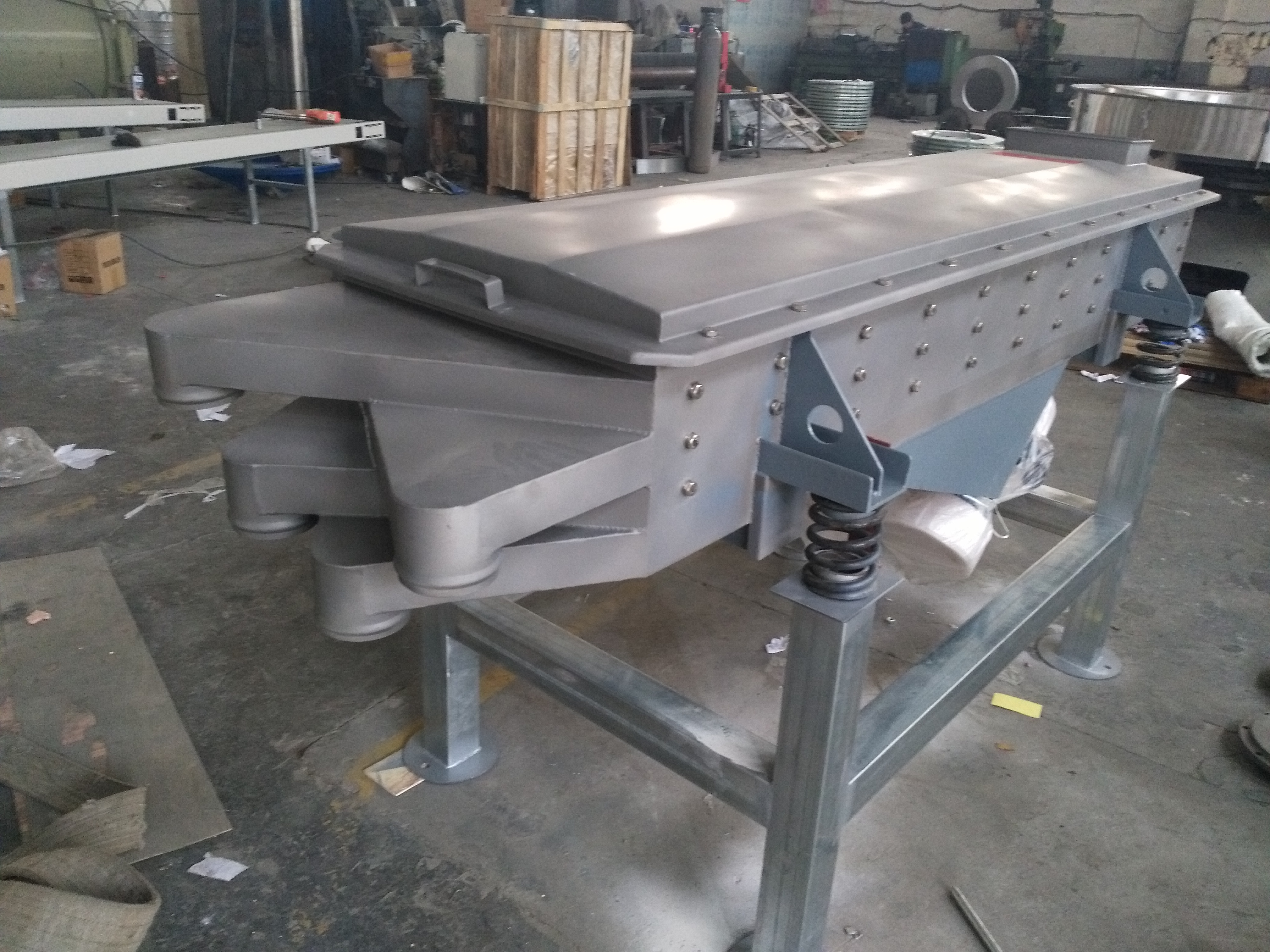 增加直線振動篩的處理量的方法有哪些？